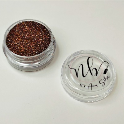 Frasco pequeno de glitter castanho-avermelhado metálico com tampa transparente e texto impresso