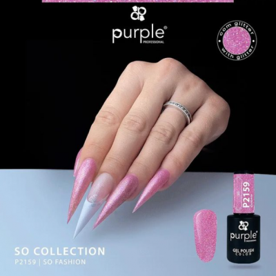 Mão com unhas longas pintadas com verniz gel rosa com glitter e branco, embalagem de verniz gel rosa com glitter Purple Professional P2159.