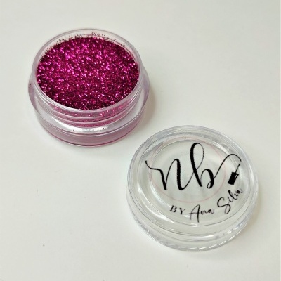 Pote pequeno com glitter cor de rosa e tampa com texto nb BY Ana Silva