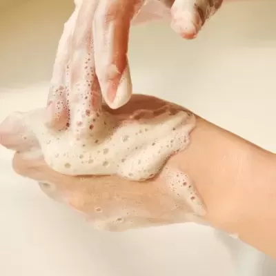 SKIN1004&#x20;Madagascar&#x20;Centella&#x20;Ampoule&#x20;Foam&#x20;-&#x20;espuma&#x20;de&#x20;limpeza&#x20;cremosa&#x20;para&#x20;pele&#x20;sens&#x00ED;vel&#x20;125ml