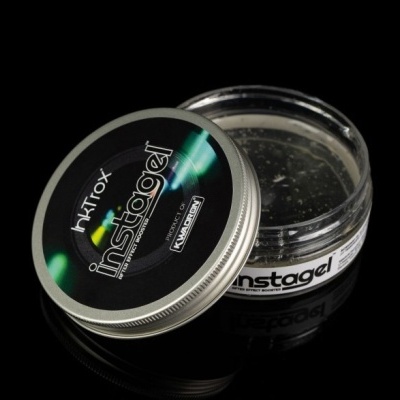 Frasco de geleia transparente com tampa metálica e etiqueta preta INSTAGEL