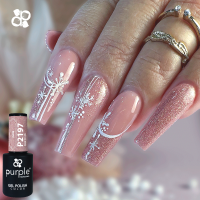 Unhas compridas rosa cintilante com desenhos brancos de flocos de neve e frasco de verniz gel 'purple' P2197