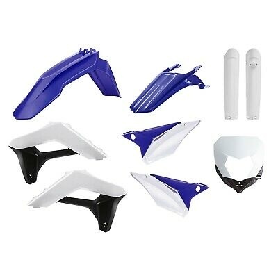 Peças plásticas para moto em azul, branco e preto sobre fundo branco