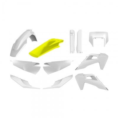 Peças plásticas para moto em branco e amarelo sobre fundo branco