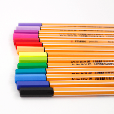 Conjunto de canetas STABILO point 88 coloridas alinhadas