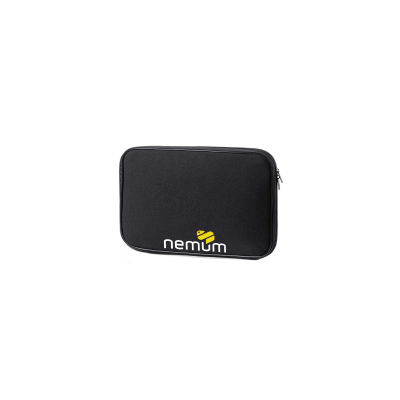 Mala preta retangular com logo Nemum