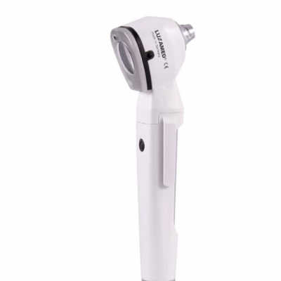 Otoscópio médico branco com detalhes cinza e preto