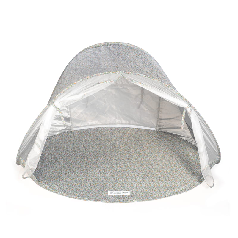 Tenda de praia cinzenta com padrão floral e laterais transparentes.