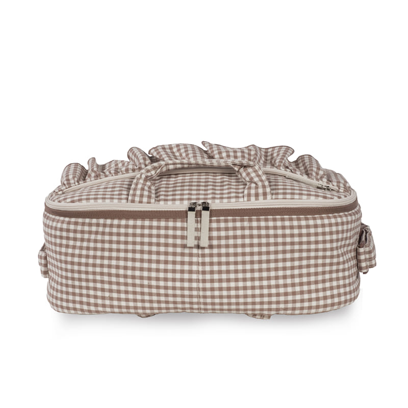Mala quadrada com padrão xadrez castanho e branco com fecho de correr e alças