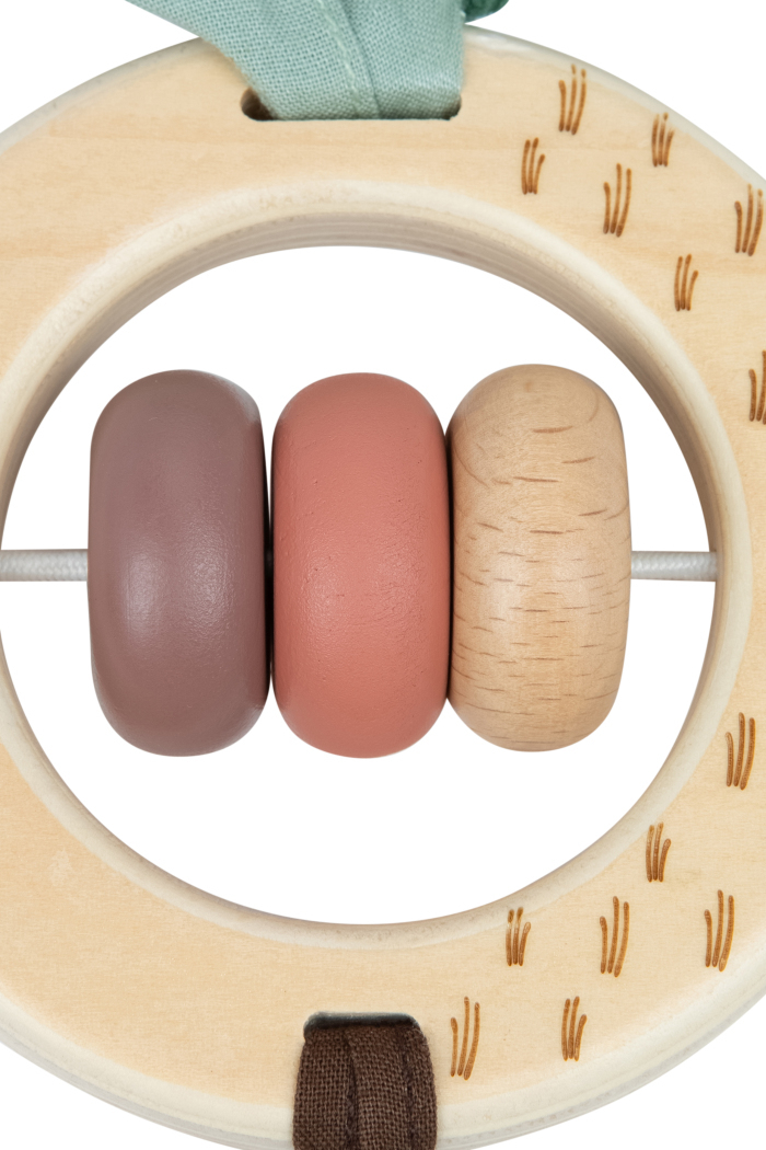 Brinquedo em madeira com anéis deslizantes castanho, terracota e natural