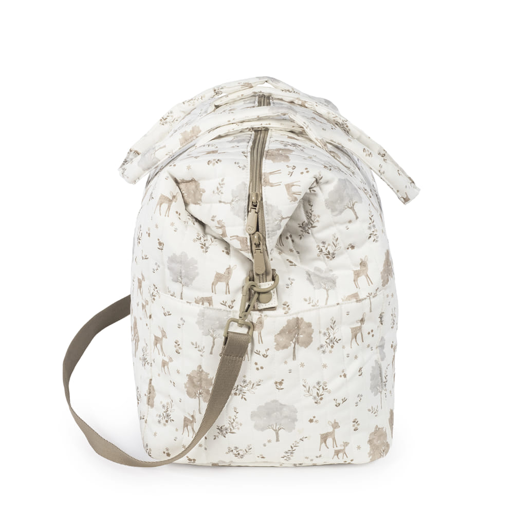 Mala de tecido branco com padrão de animais e árvores e fecho de correr