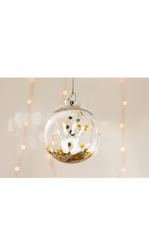 Pendente de Natal de vidro transparente com pegada branca e confetes dourados e prateados no interior