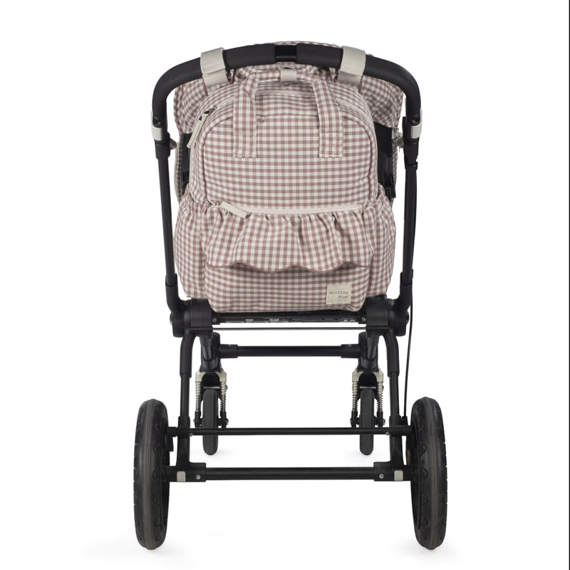 Carrinho de bebé com sacola xadrez bege e branco e estrutura preta