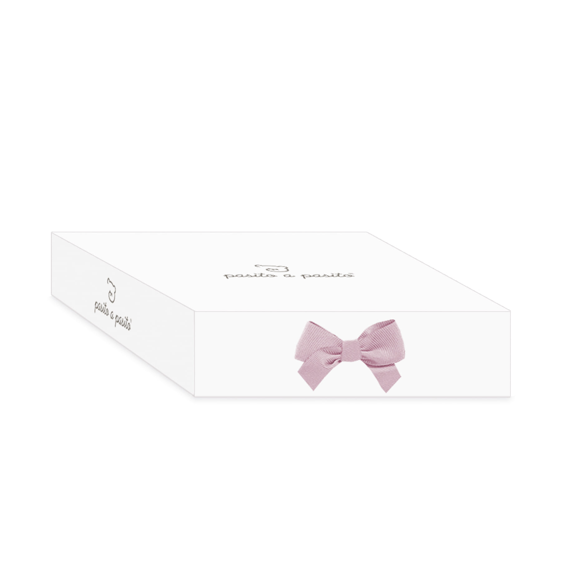 Caixa branca retangular com laço rosa e texto 'pasito a pasito'