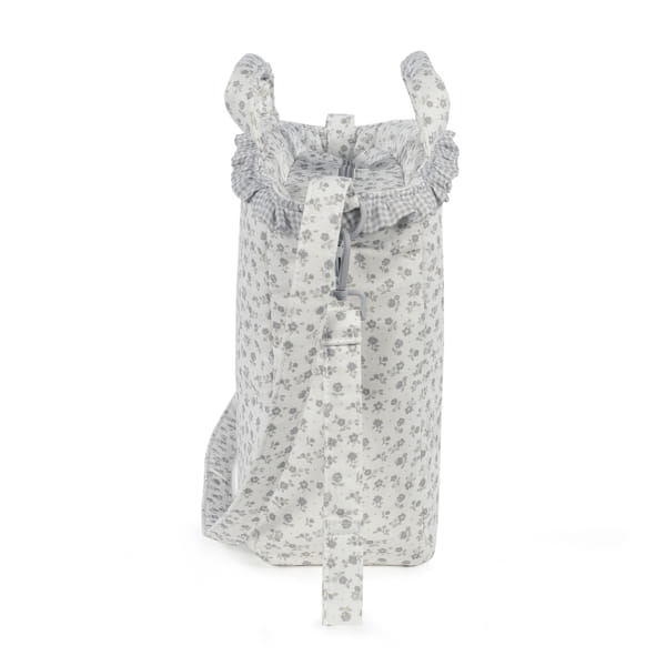 Mochila pequena branca com padrão de flores cinzentas e folho xadrez cinzento e branco