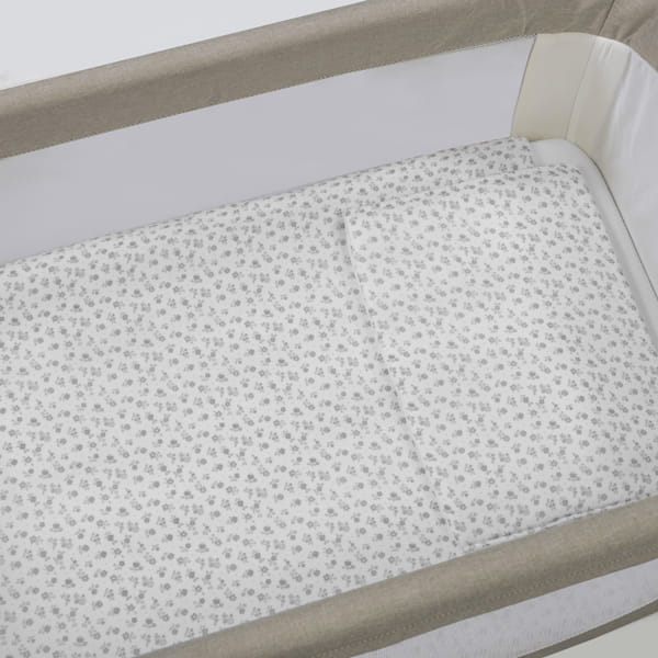 Berço portátil com colchão floral cinzento e branco