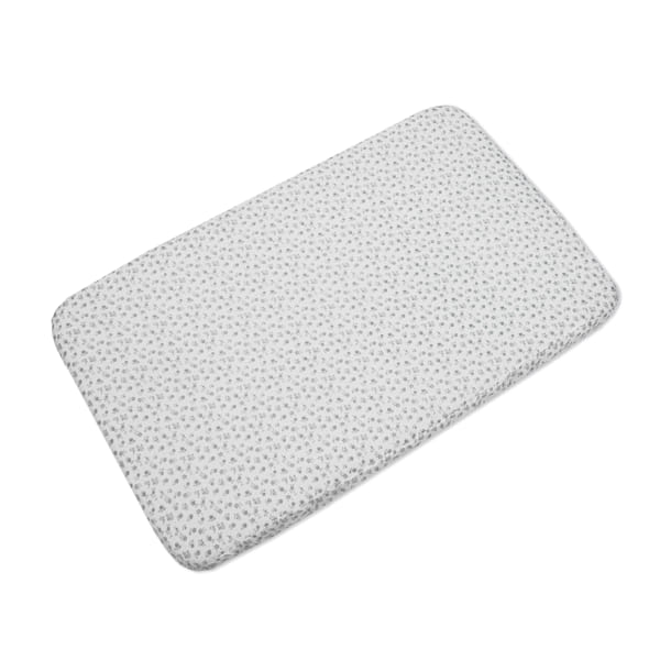 Colchão retangular branco com padrão de pequenas flores cinzentas