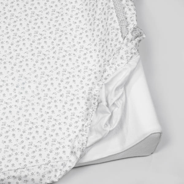 Capa de colchão branca com padrão floral cinza