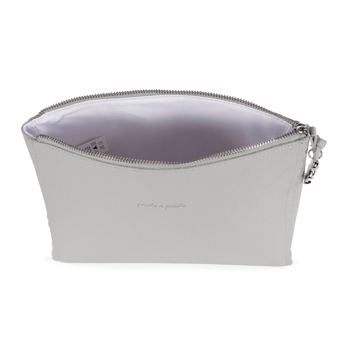 Necessaire pequena cinzenta clara em pele sintética com fecho de correr prateado e interior branco