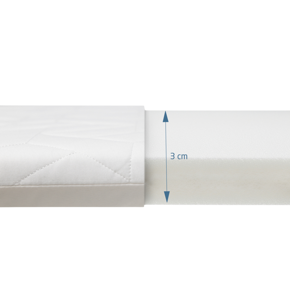Colchão fino branco com revestimento acolchoado e indicação de 3 cm de espessura.