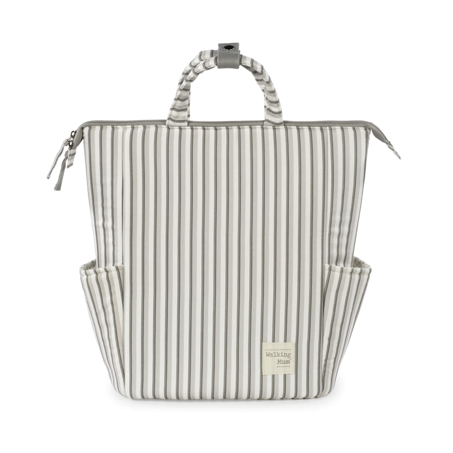 Mochila vertical listrada cinza e branca com alça superior e bolsos laterais