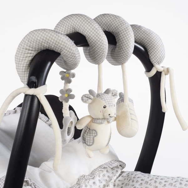 Móbile para berço com arcos pretos e peluches cinzentos e bege