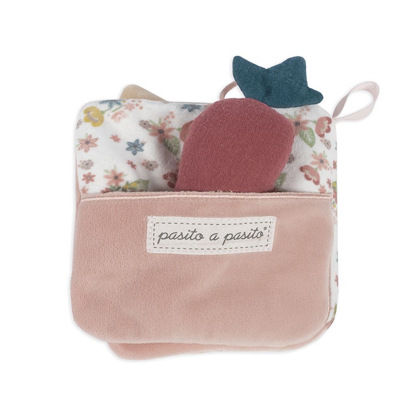 Bolsa pequena de tecido floral com bolso rosa e brinquedo morango