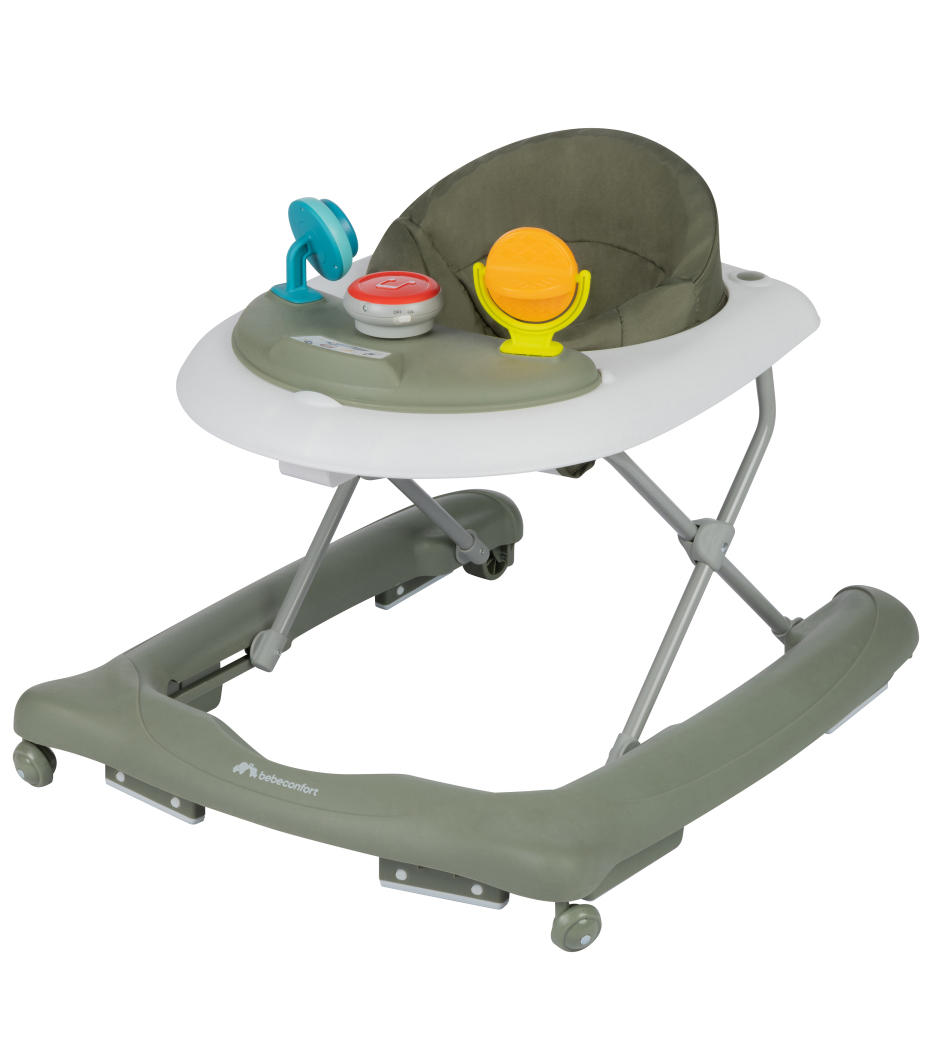 Andador para bebé cinza e branco com assento verde e bandeja com brinquedos coloridos.