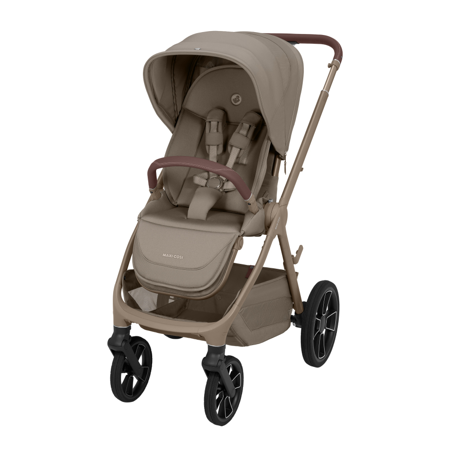 Carrinho de bebé Maxi-Cosi bege com rodas pretas e detalhes castanhos