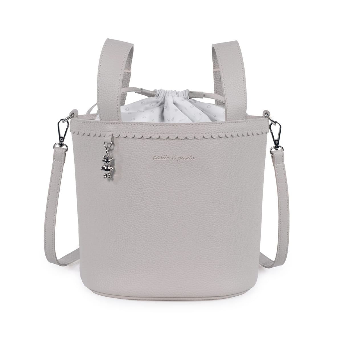 Mala saco cinzenta clara com alças e fecho em tecido branco com padrão