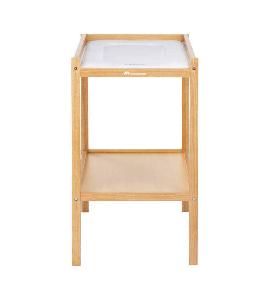 Móvel em madeira clara com almofada branca e texto bebeconfort
