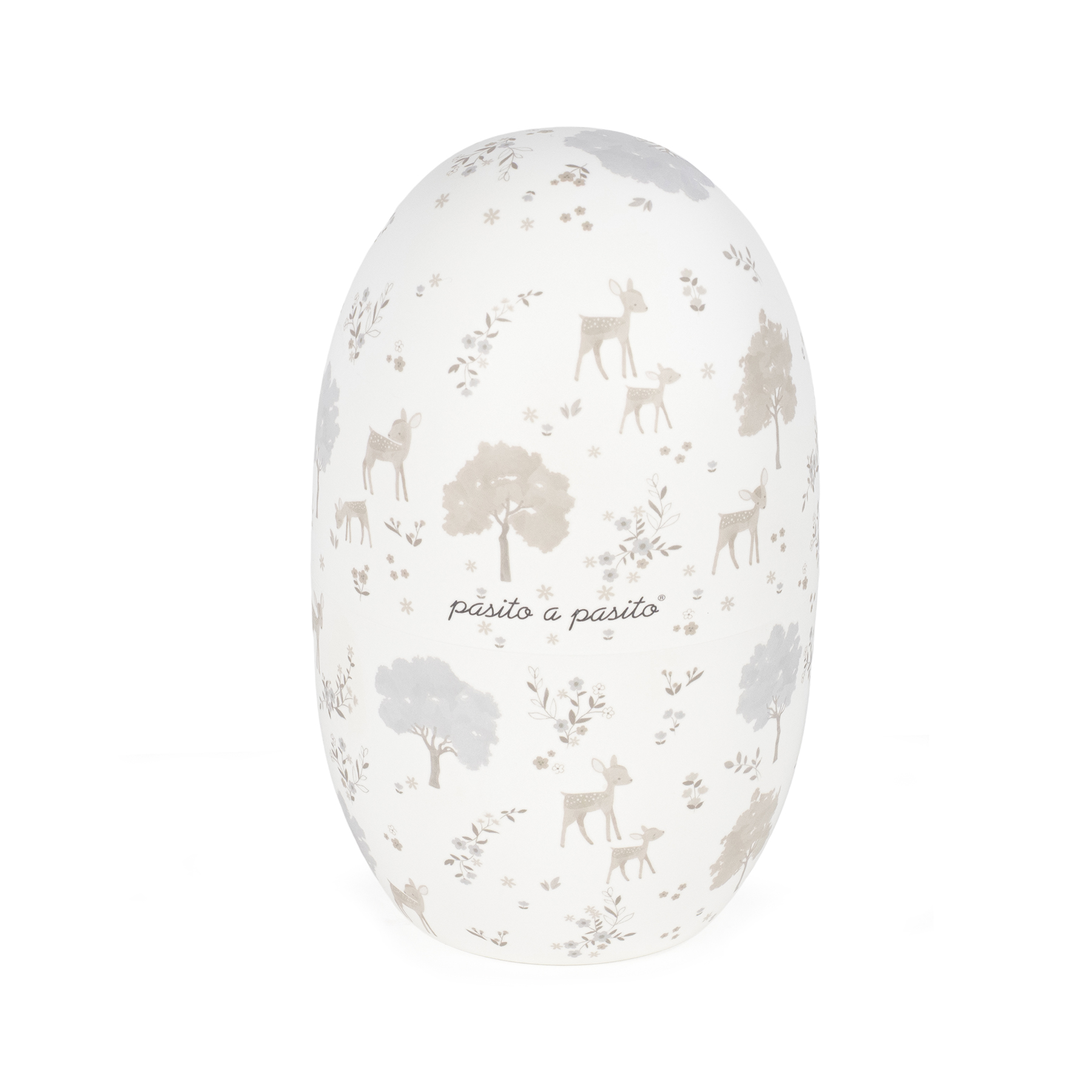 Ovo decorativo branco com padrão de veados e árvores em tons cinza e bege