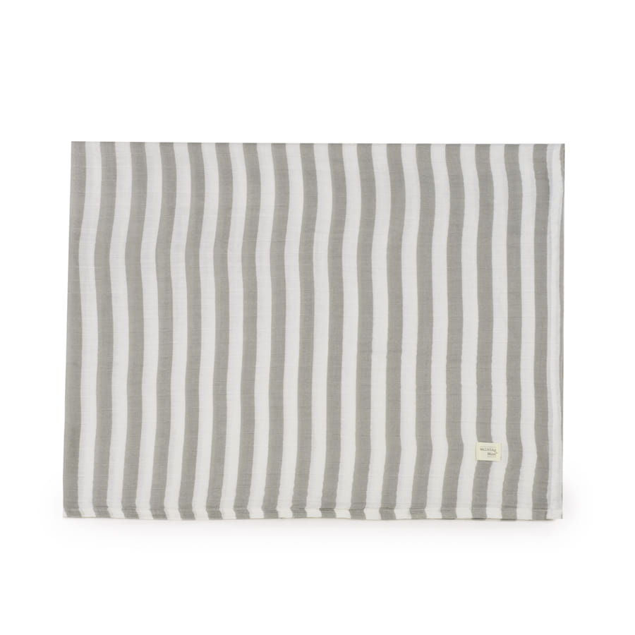 Toalha retangular riscada cinza e branca com etiqueta pequena