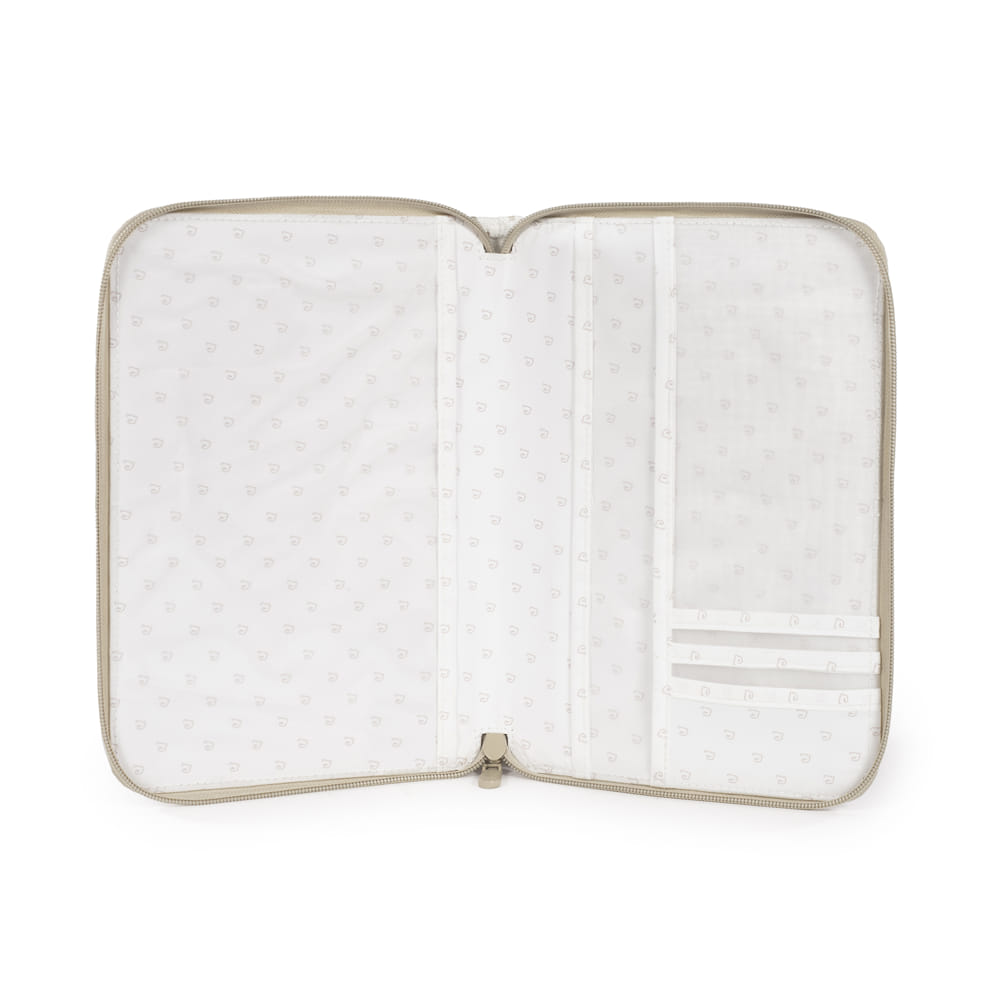 Estojo branco aberto com padrão sutil e divisórias internas