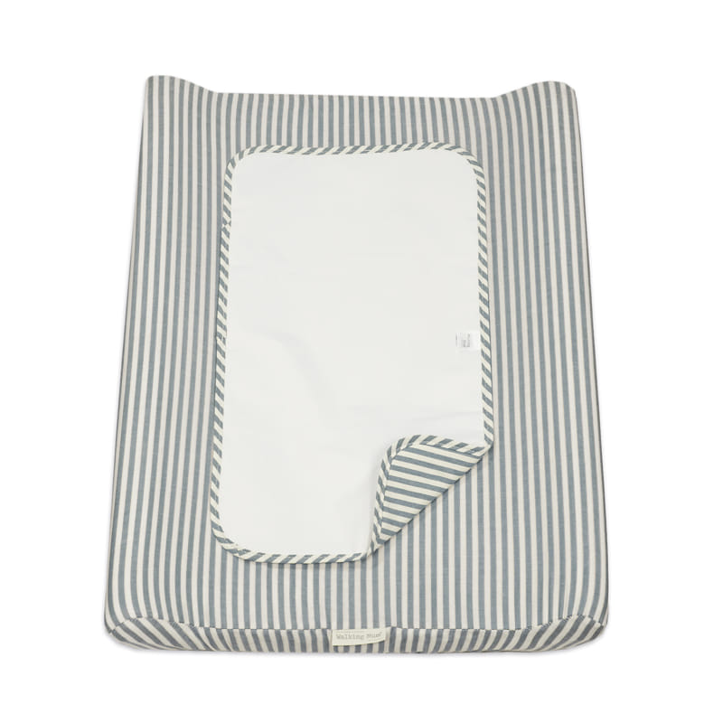 Colchão para mudar fraldas listrado cinza e branco com etiqueta Walking Mum