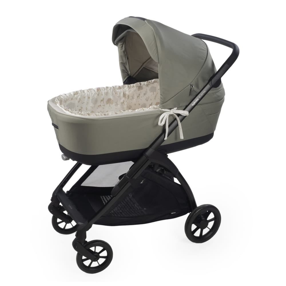 Carrinho de bebé verde-acinzentado com estrutura preta e rodas pequenas