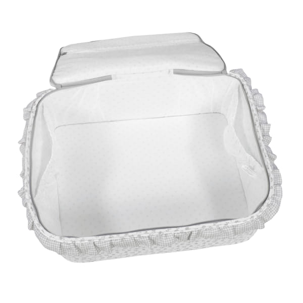 Cesta retangular branca de tecido com tampa e detalhes franzidos