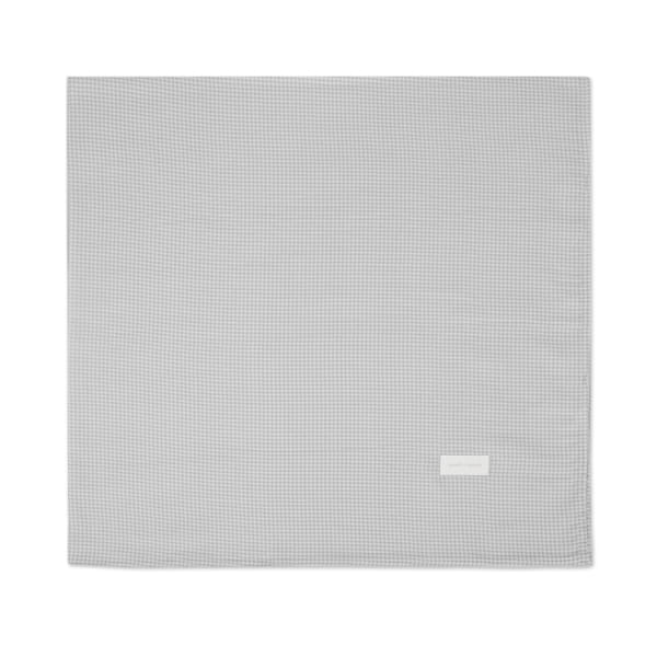 Toalha cinzenta quadriculada com etiqueta branca