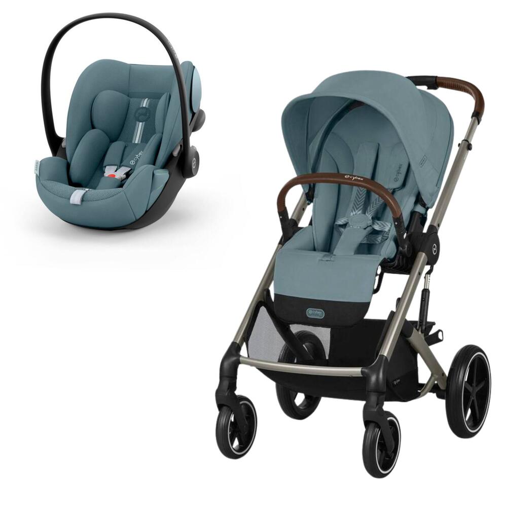 Carrinho de bebé azul com cadeira de carro azul