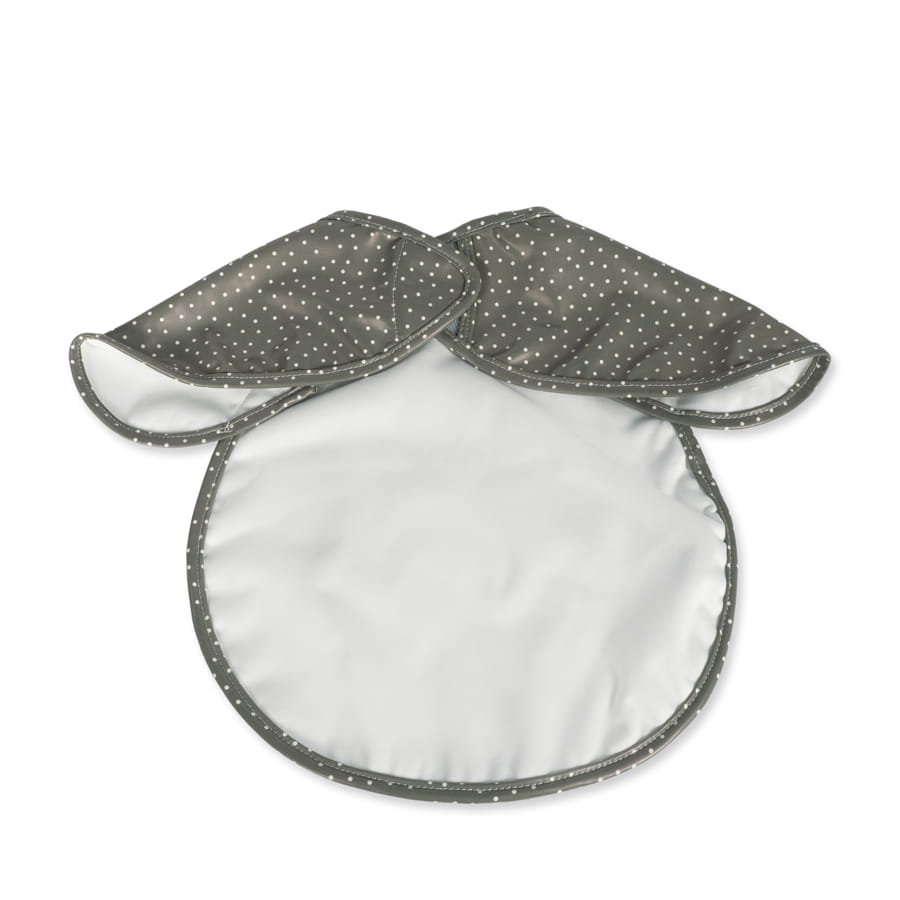 Babete branco com bordas cinzentas e pontos brancos, duas abas largas para atar