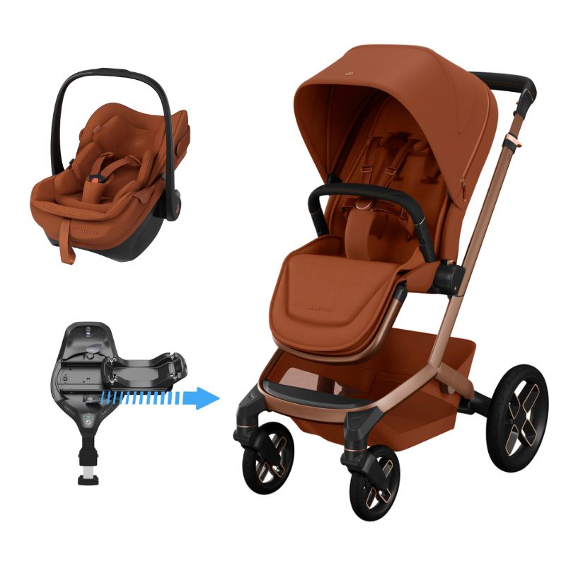 Carrinho de bebé castanho com cadeirinha e base de fixação para automóvel
