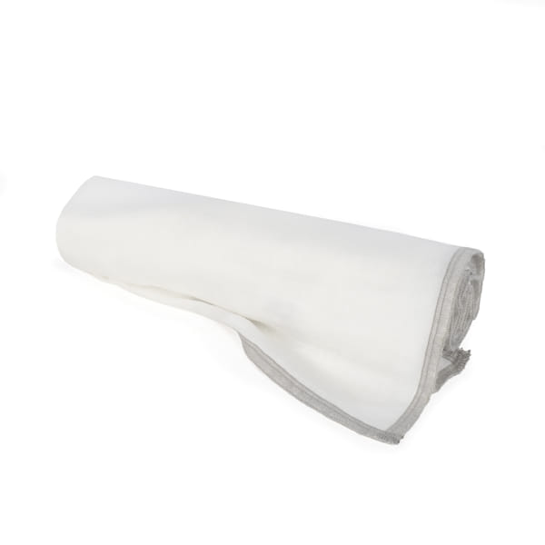 Toalha branca enrolada com borda cinza