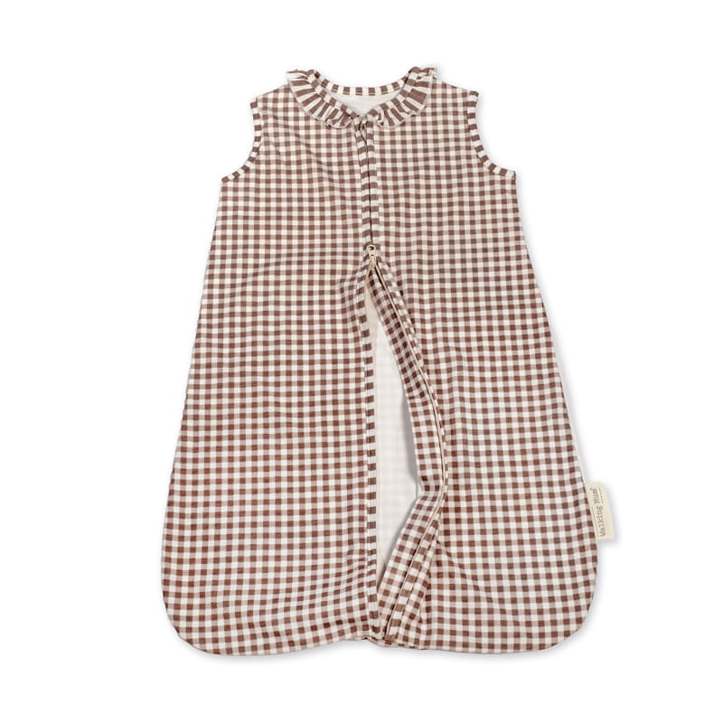 Saco de dormir bebé castanho e branco às quadrículas com gola folho