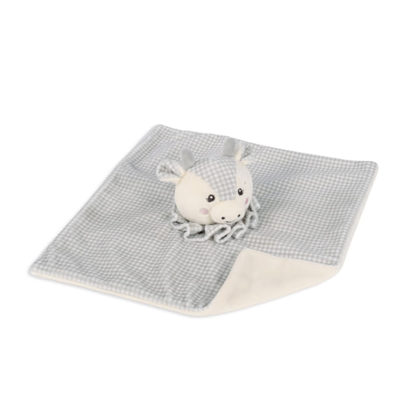 Manta cinzenta xadrez com cabeça de peluche de animal e fundo branco