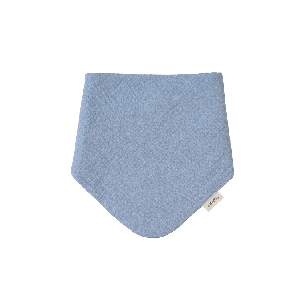 Babeiro azul claro texturizado com etiqueta NOBODINOZ