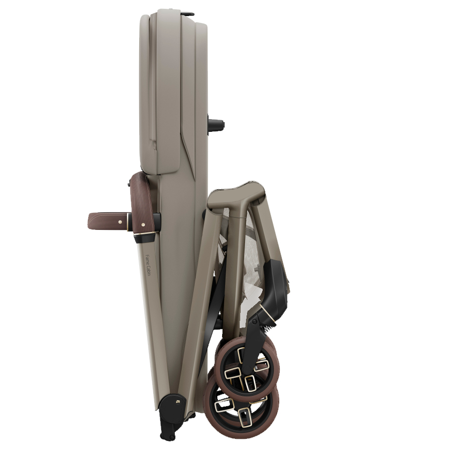 Carrinho de bebé dobrado em tons bege e castanho