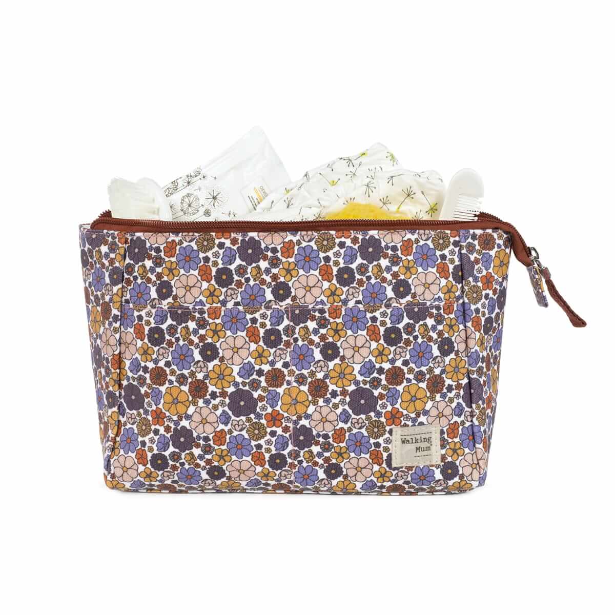Bolsa arrumadora floral cheia com lenços e objetos