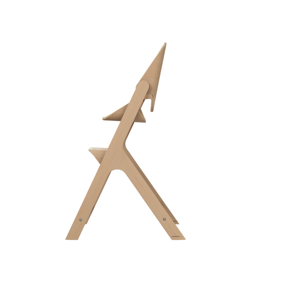 Cadeira de madeira clara com design moderno em fundo branco