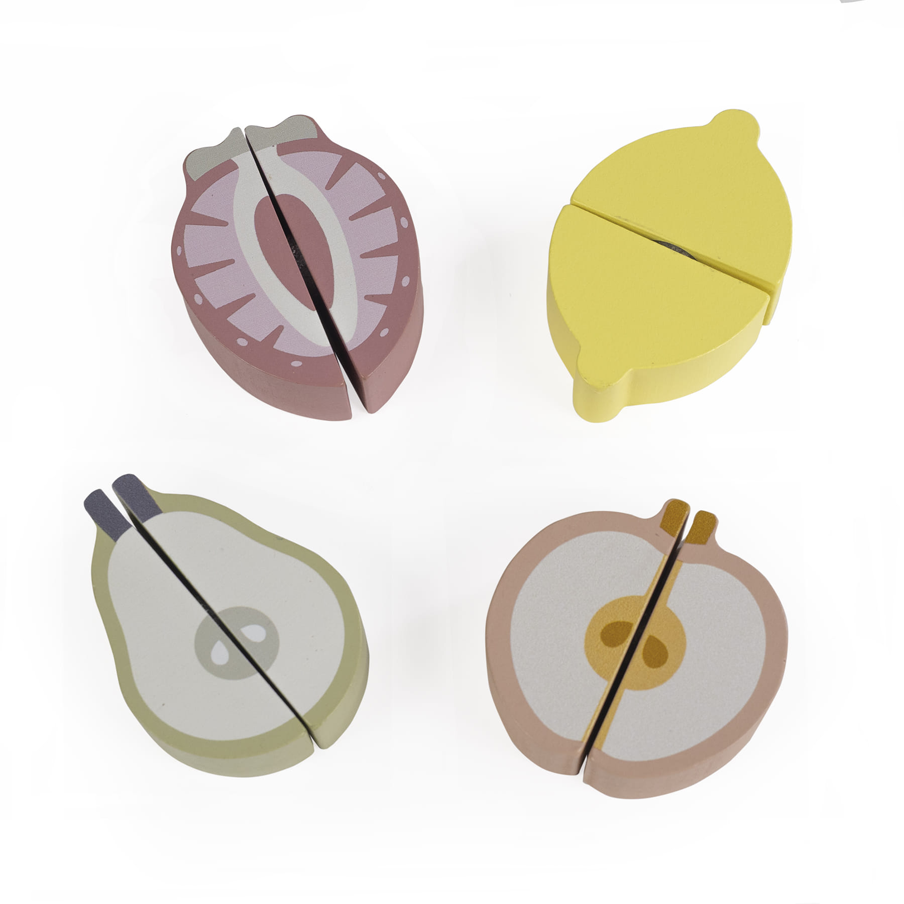 Brinquedos de madeira em forma de frutas partidos ao meio