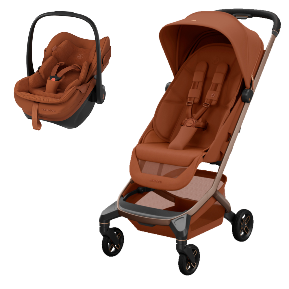 Carrinho de bebé e moisés castanhos com estrutura metálica e rodas pretas.